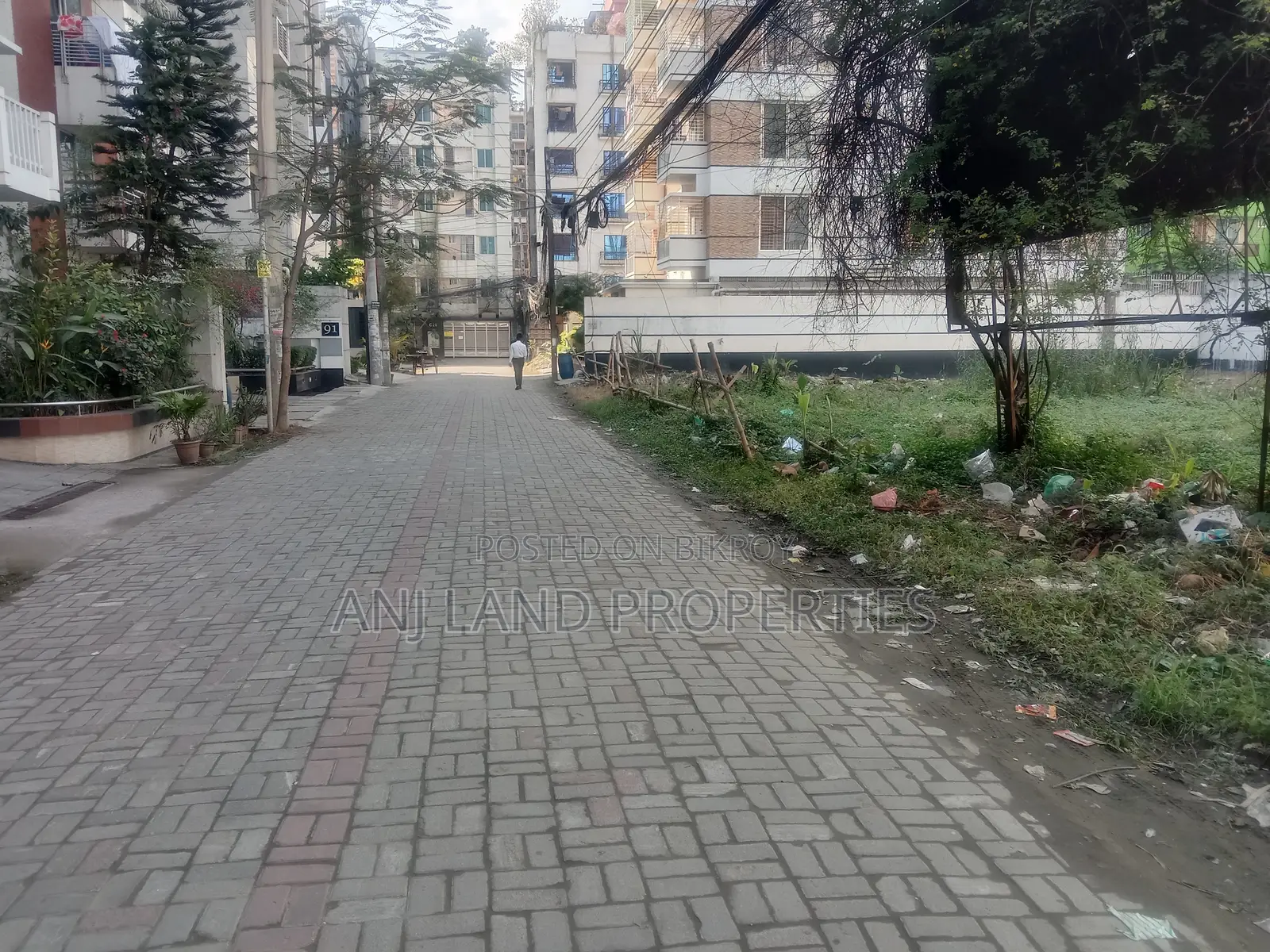 এম-ব্লক ৩-কাঠা দক্ষিণমুখী প্লট বিক্রয়