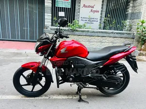Honda CB 2017 Red