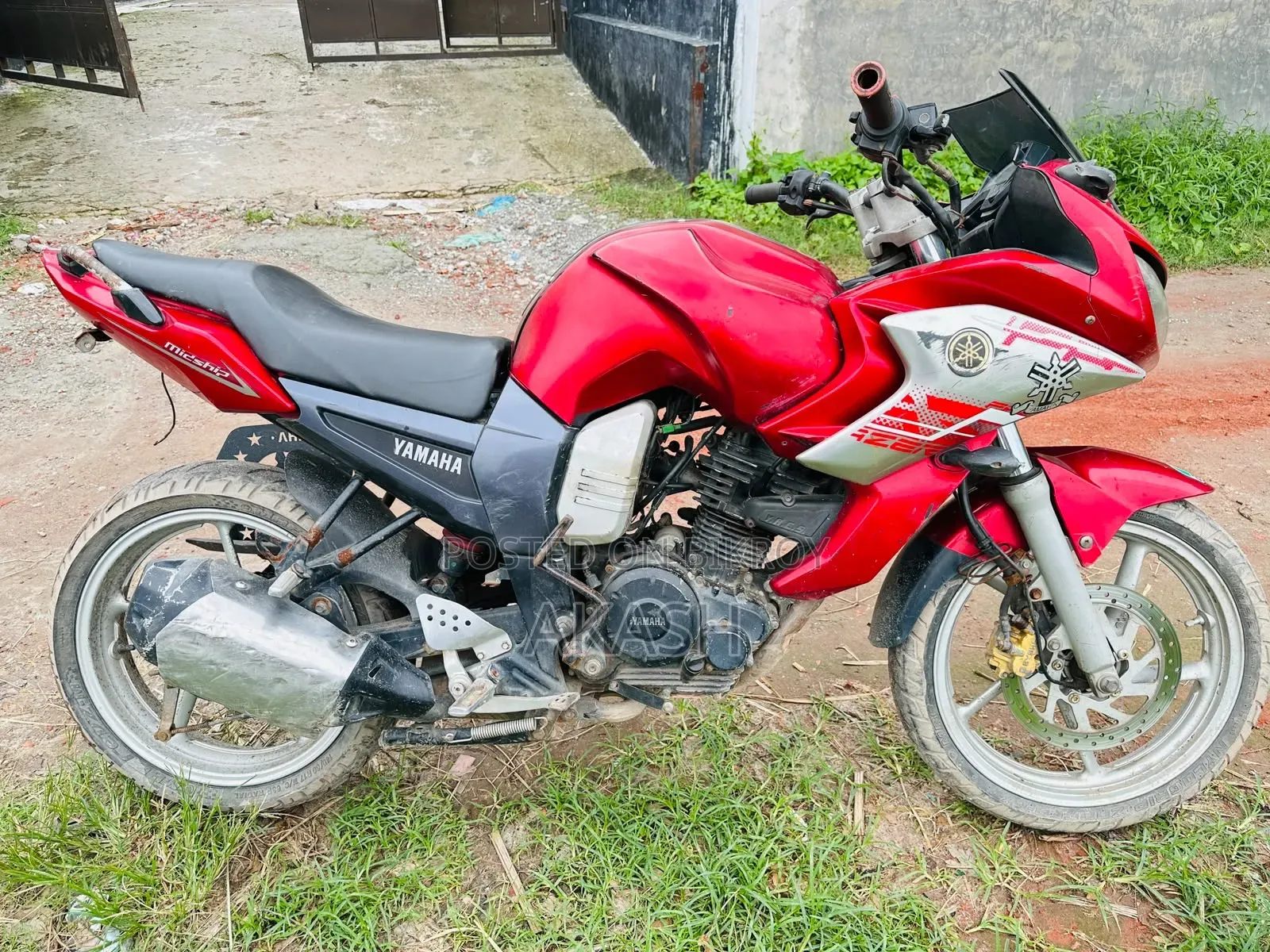 Yamaha YZF-R 2011 Red