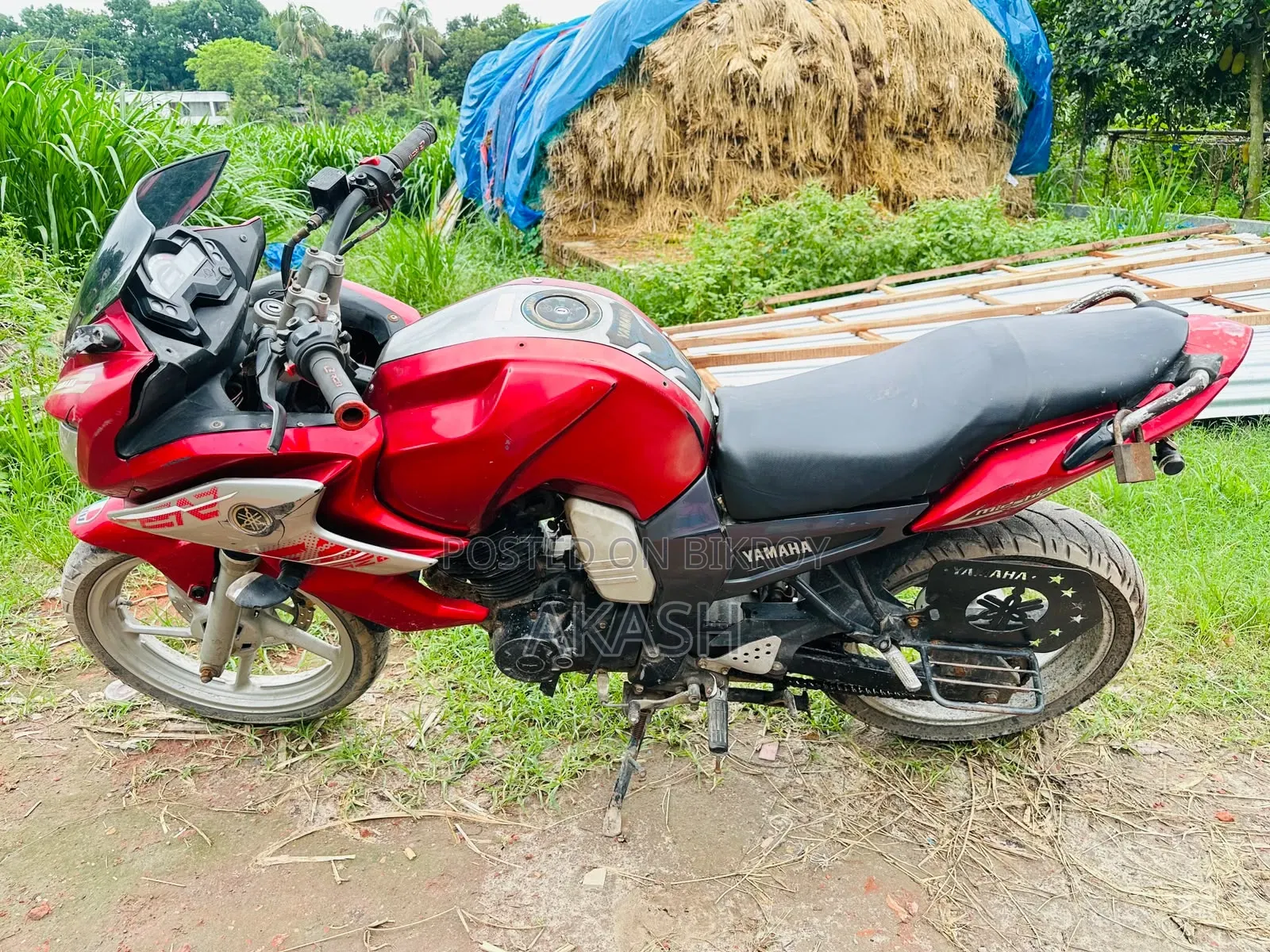 Yamaha YZF-R 2011 Red