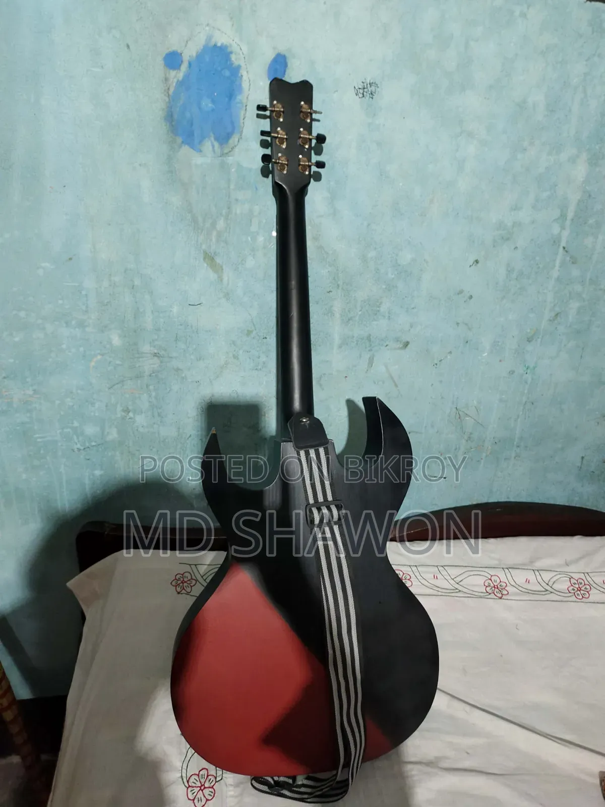 গভীর রাত সাথে হলো গিটার এবং শেষে বলো সেই সাধ