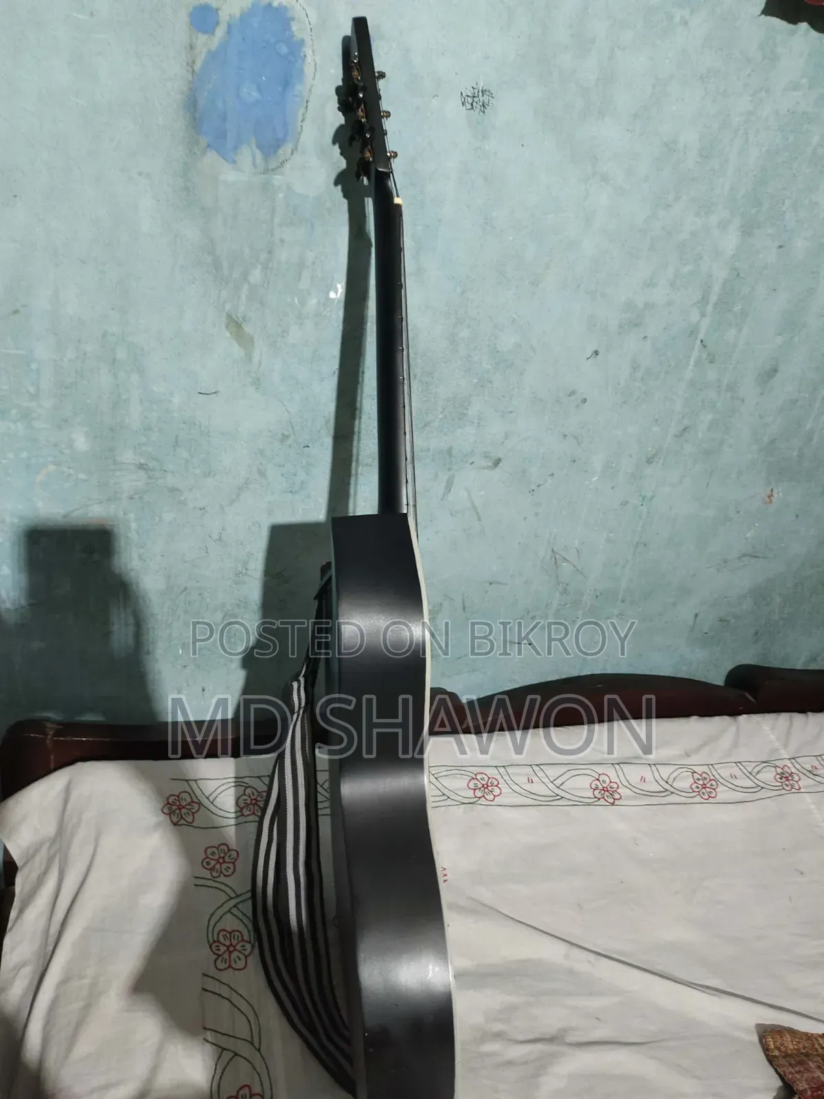 গভীর রাত সাথে হলো গিটার এবং শেষে বলো সেই সাধ
