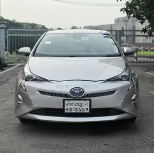 Toyota Prius 4dr Hatchback (1.8L 4cyl Gas/Electric Hybrid CVT) 2016