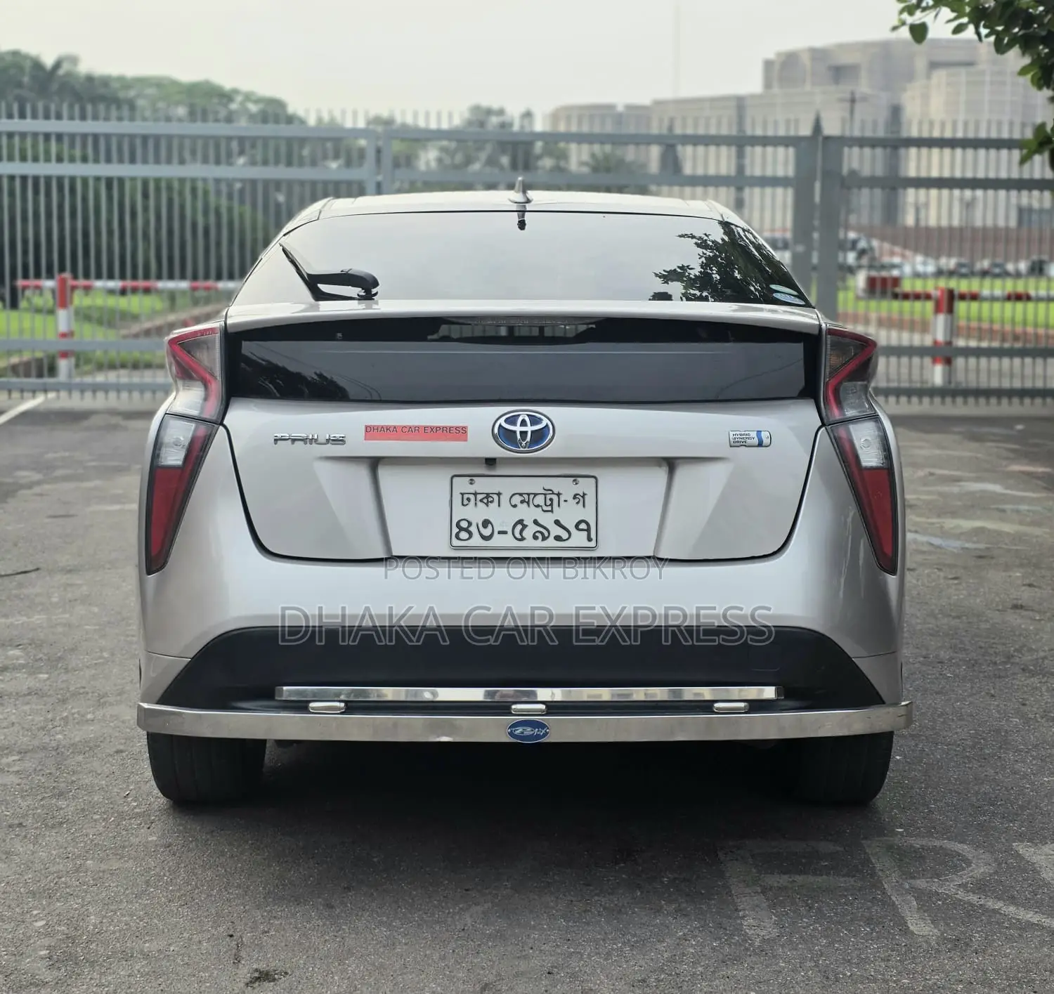 Toyota Prius 4dr Hatchback (1.8L 4cyl Gas/Electric Hybrid CVT) 2016