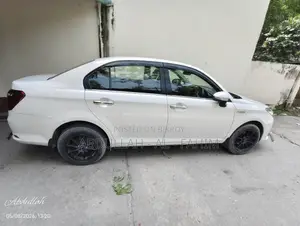 Toyota Axio 2017 Pearl