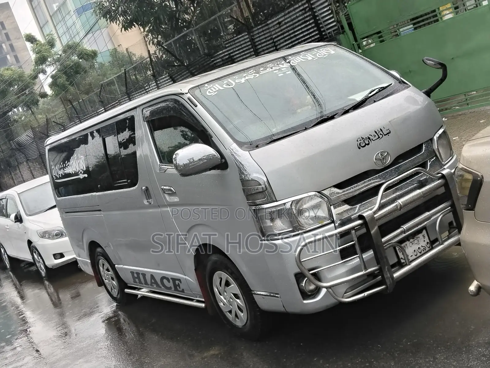 টয়োটা হাইএস এসভি প্রিমিয়াম ২০১৩ সাদা