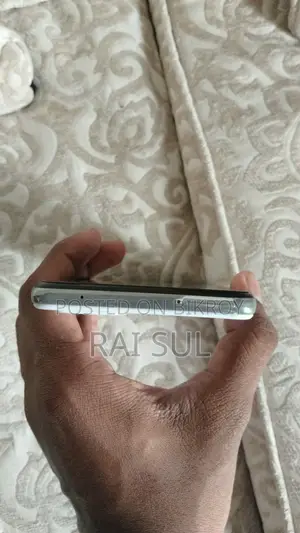 New Samsung Galaxy A52 5G 128 GB White