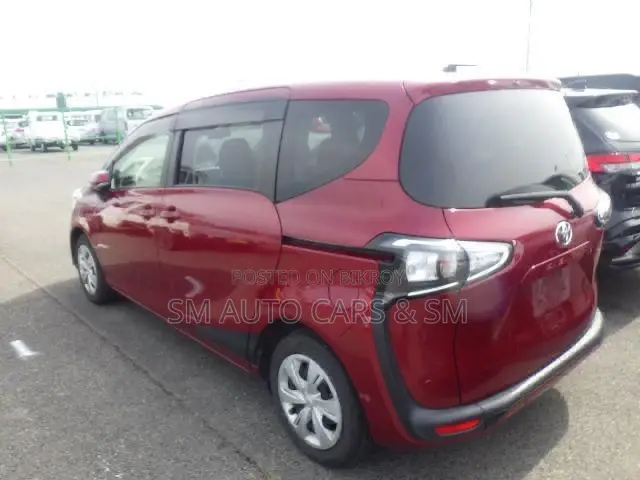 Toyota Sienta 2021 Red