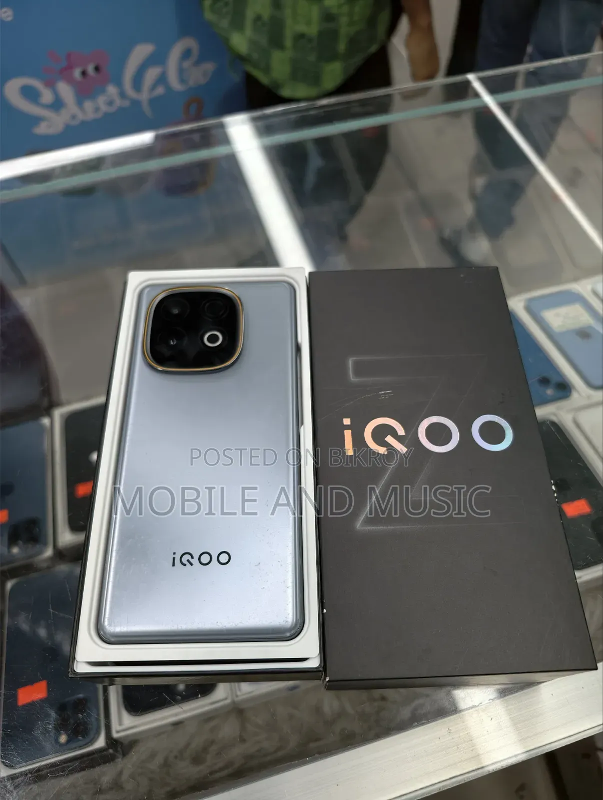 iQOO 256 GB Bronze