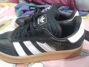 Sneaker Shoe Addidus