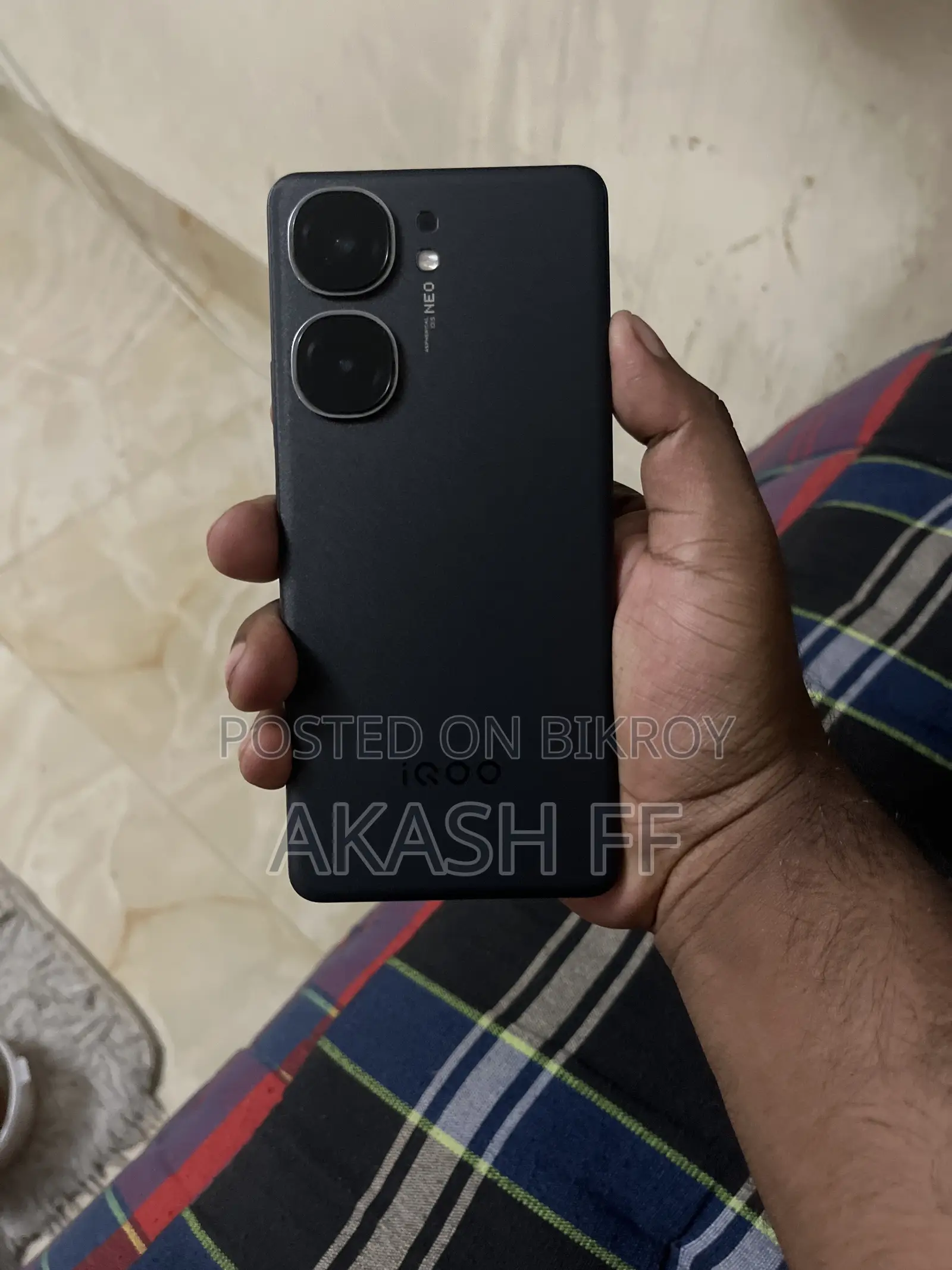 আইকিউওও ২৫৬ জিবি ব্ল্যাক