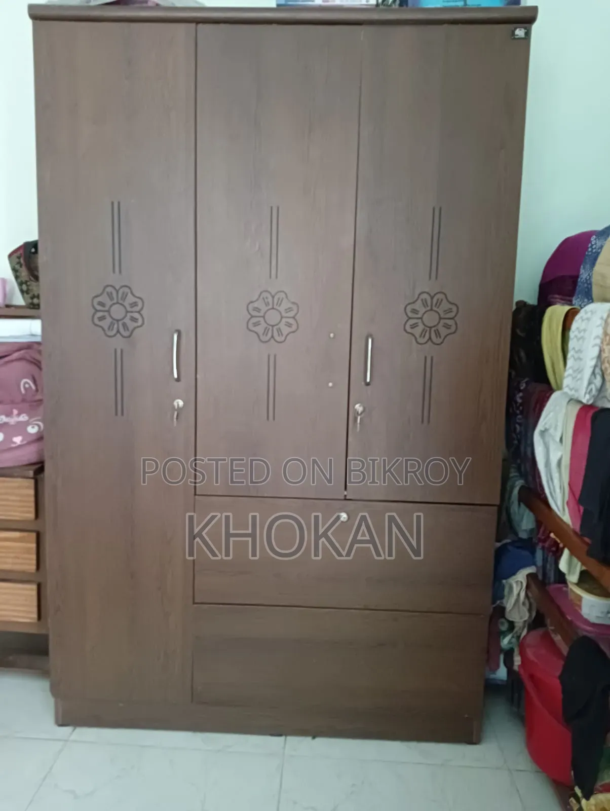 একদম ফ্রেশ আলমারি বিক্রয় হবে।