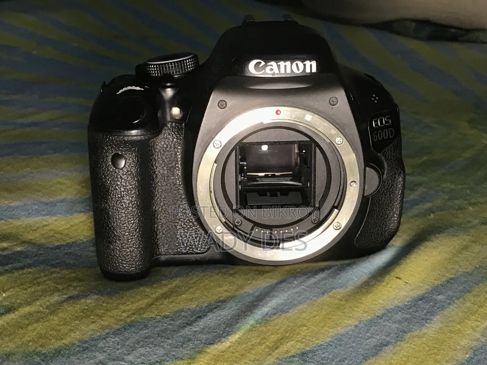 Canon 600d + Canon 75-300mm Zoom Lens.