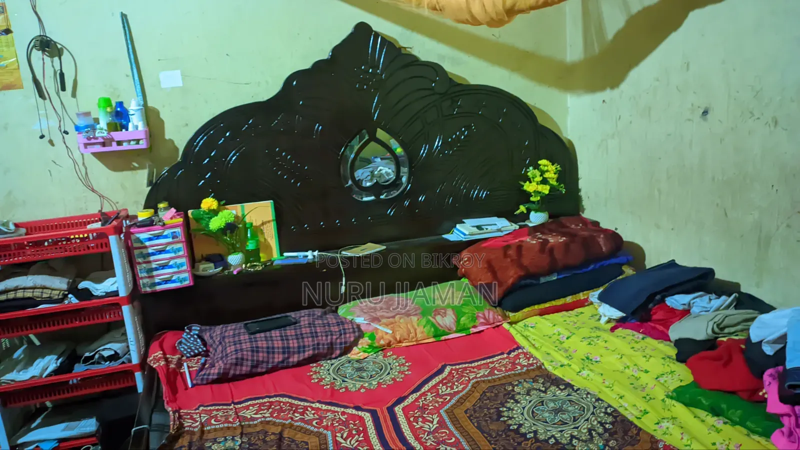 একটি খাট বিক্রি করা হবে