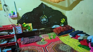 একটি খাট বিক্রি করা হবে