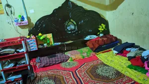 একটি খাট বিক্রি করা হবে