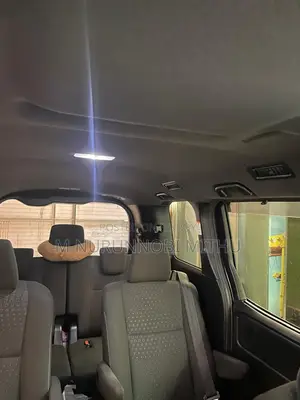Toyota Noah 1.8 FWD Hybrid (7 seater) 2018