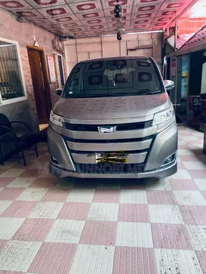 Toyota Noah 1.8 Four Wheel Drive Hybrid (7 Seater) 2018