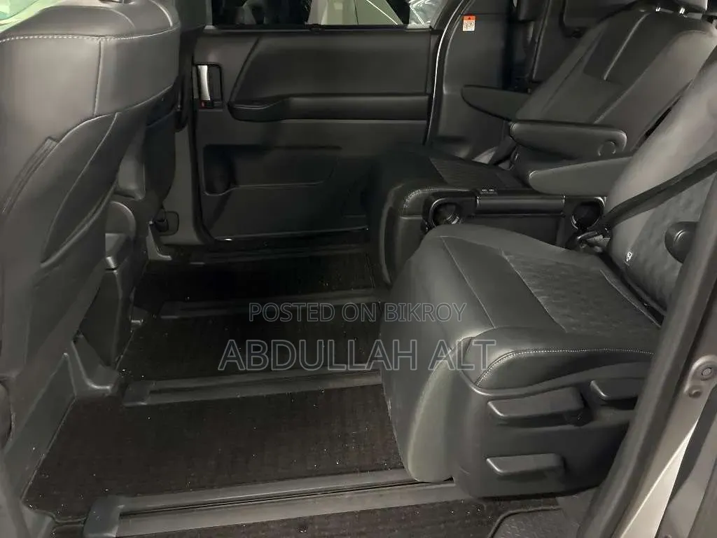 Toyota Noah 2022 Gray