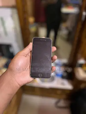 অ্যাপল আইফোন এসই (২০২২) ৬৪ জিবি সাদা