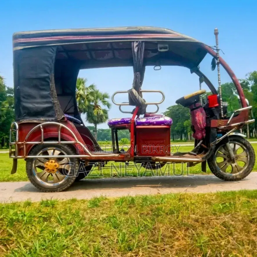 মোটরসাইকেল ২০২২ লাল