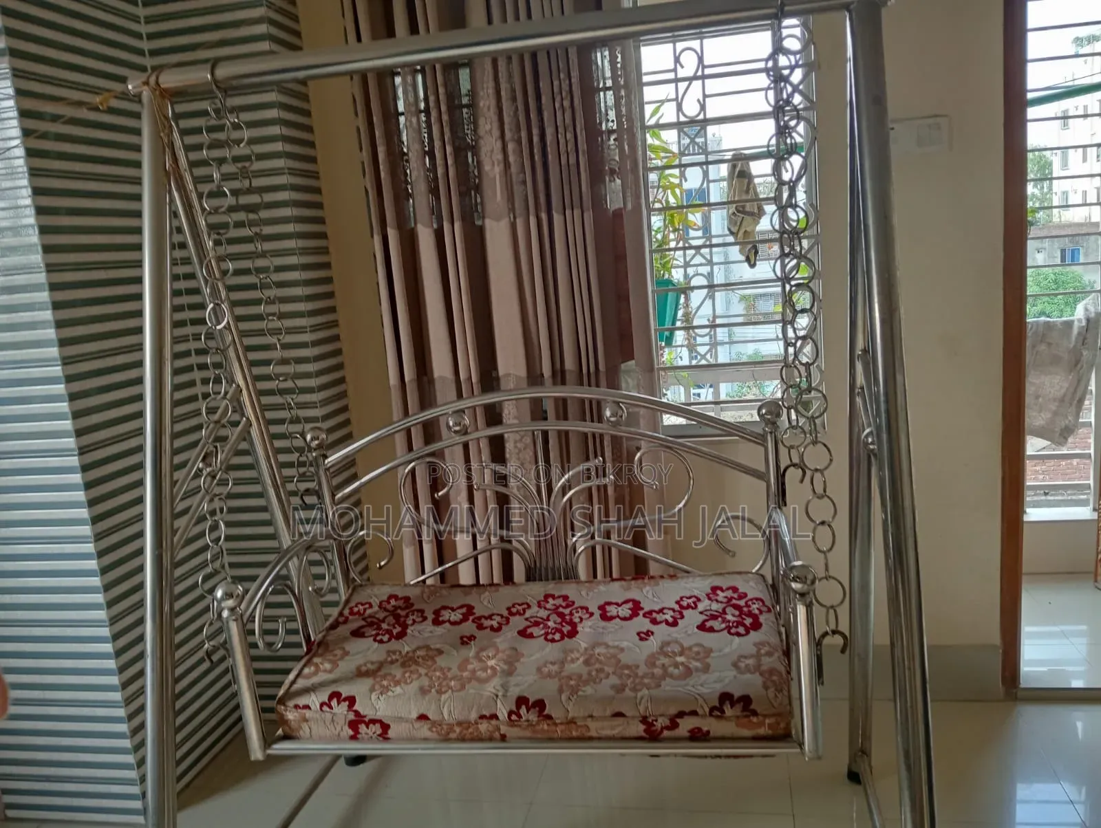 এস এস দোলনা