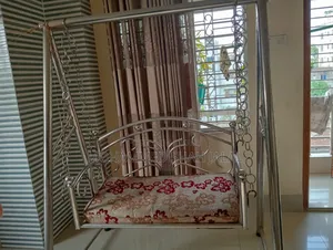 এস এস দোলনা