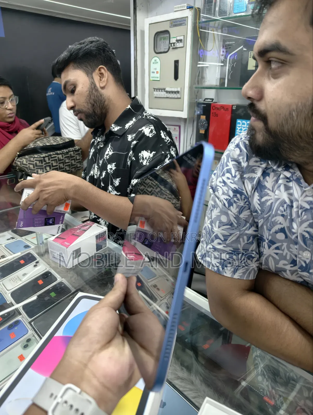 অ্যাপল ১২৮ জিবি ব্লু