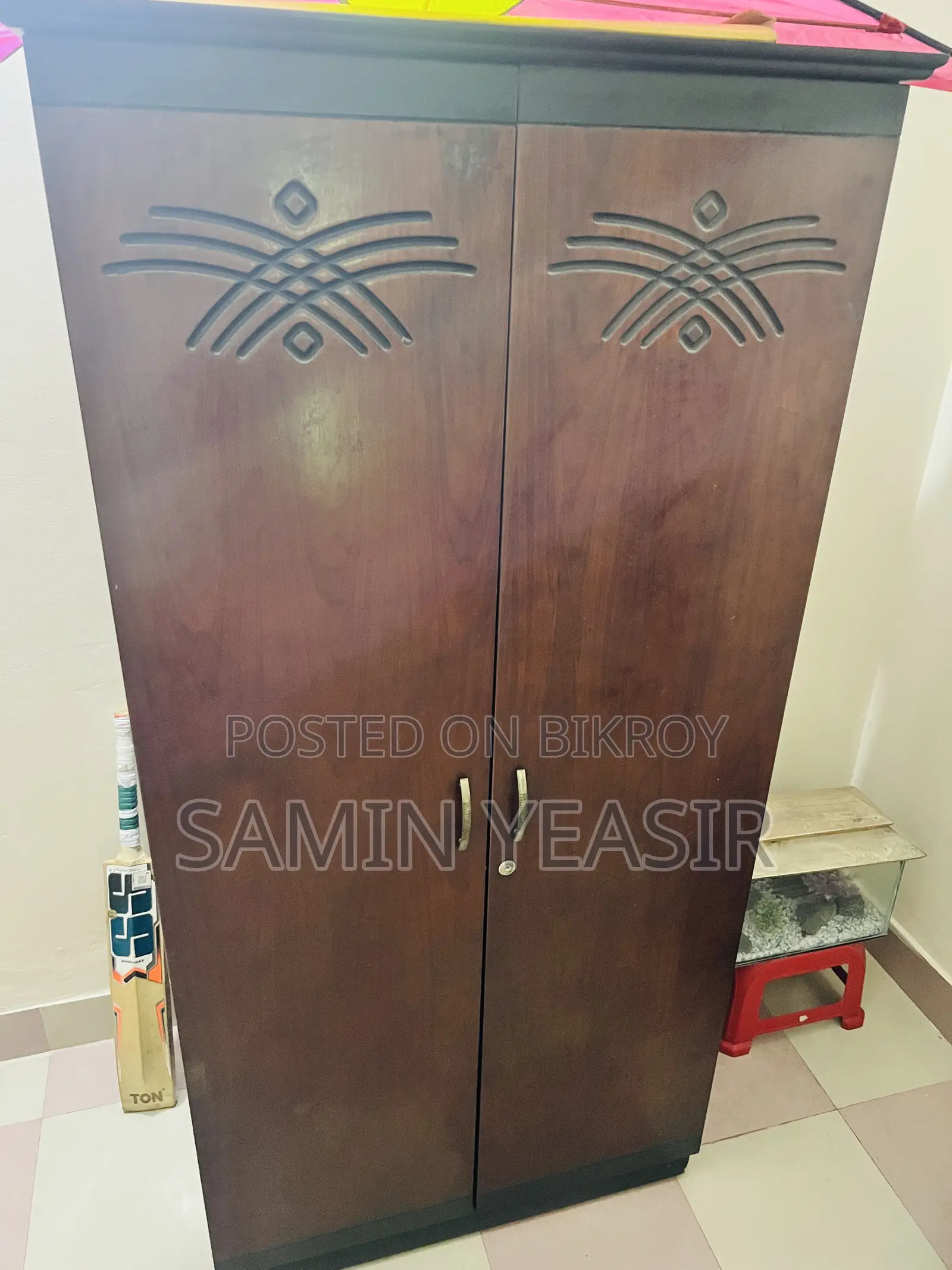 প্রয়োজনের কারণে ২ দরজার আলমারি বিক্রি করবো