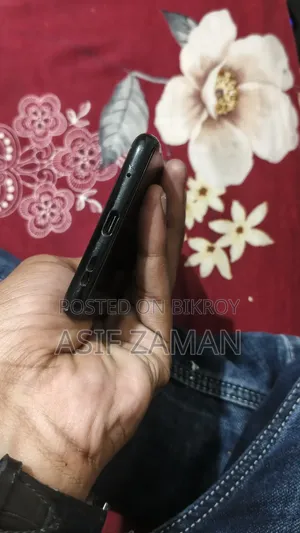 Walton 4 GB Black