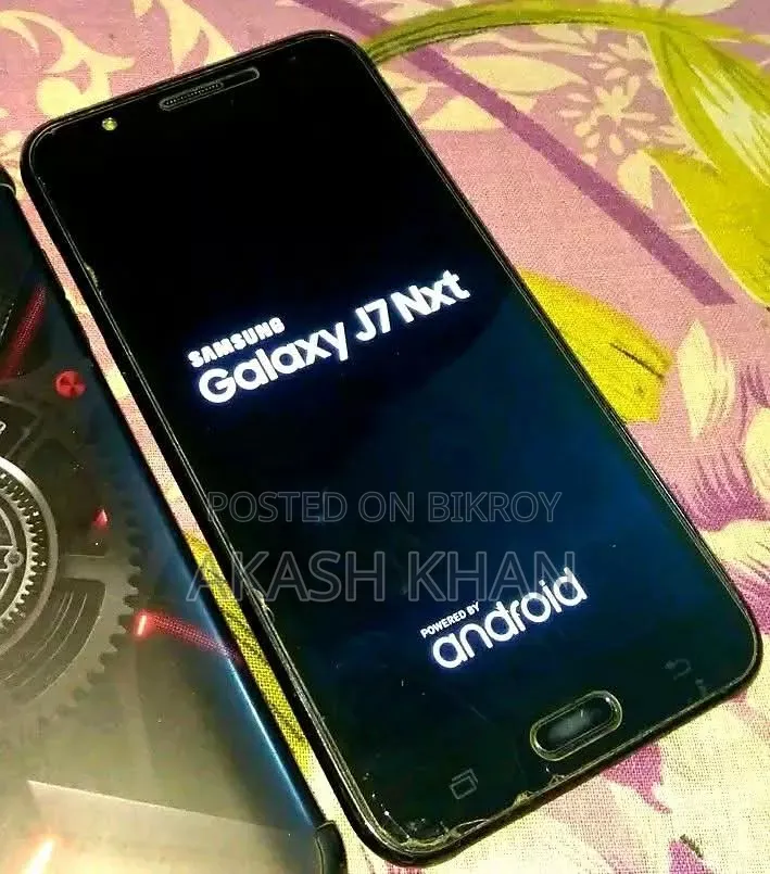 Samsung Galaxy J7 NXT 16 GB Black