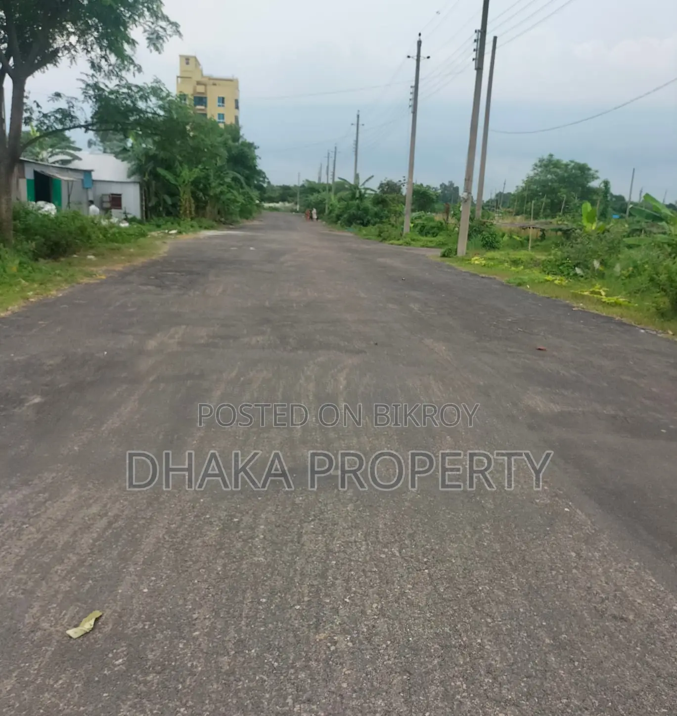 সেক্টর-২৫ এ ৩০/১৫০ ফুট কর্নার ৩ কাঠা দক্ষিণ/পূর্বমুখী