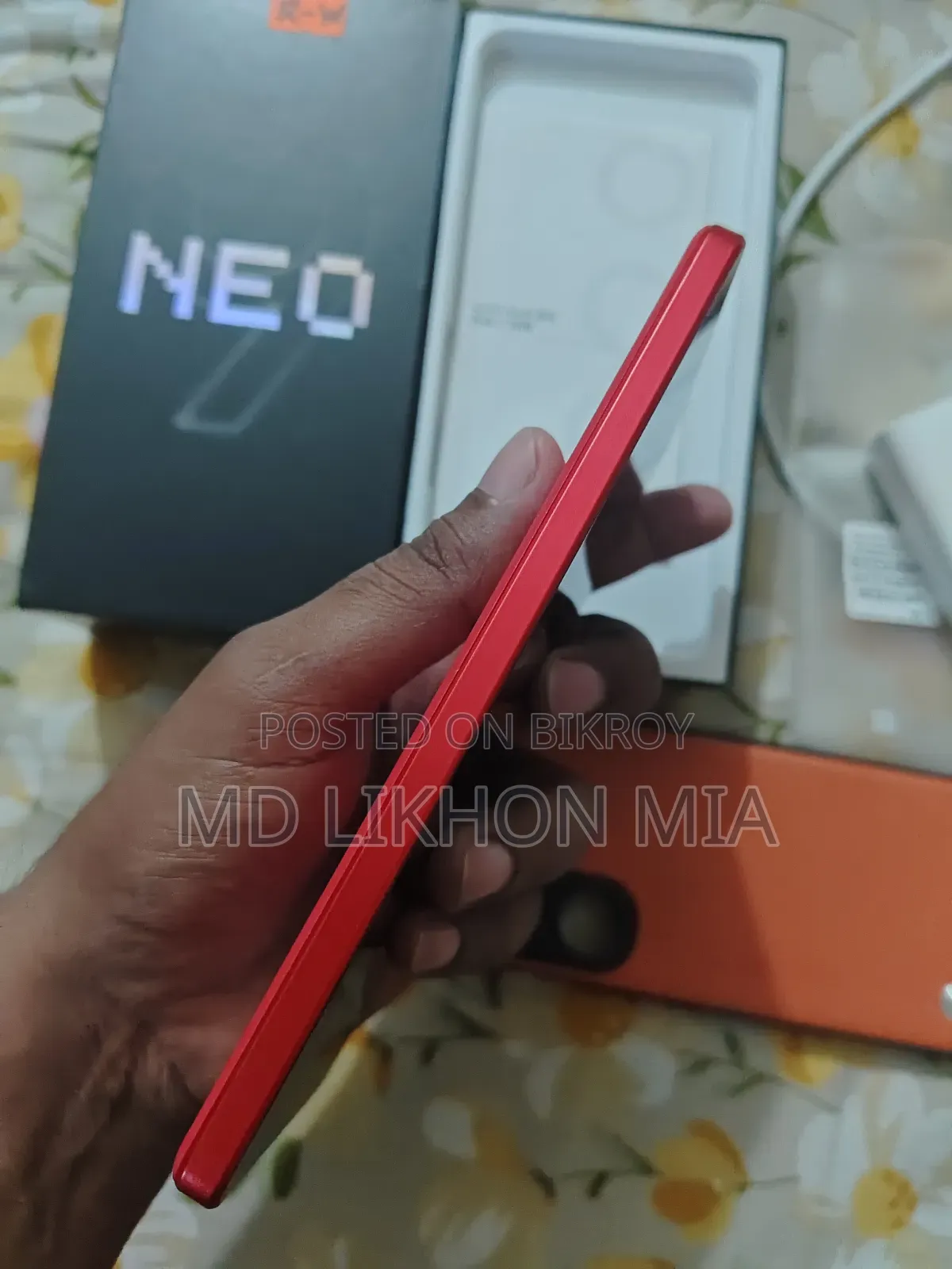 আইকিউওও ২৫৬ জিবি ব্ল্যাক