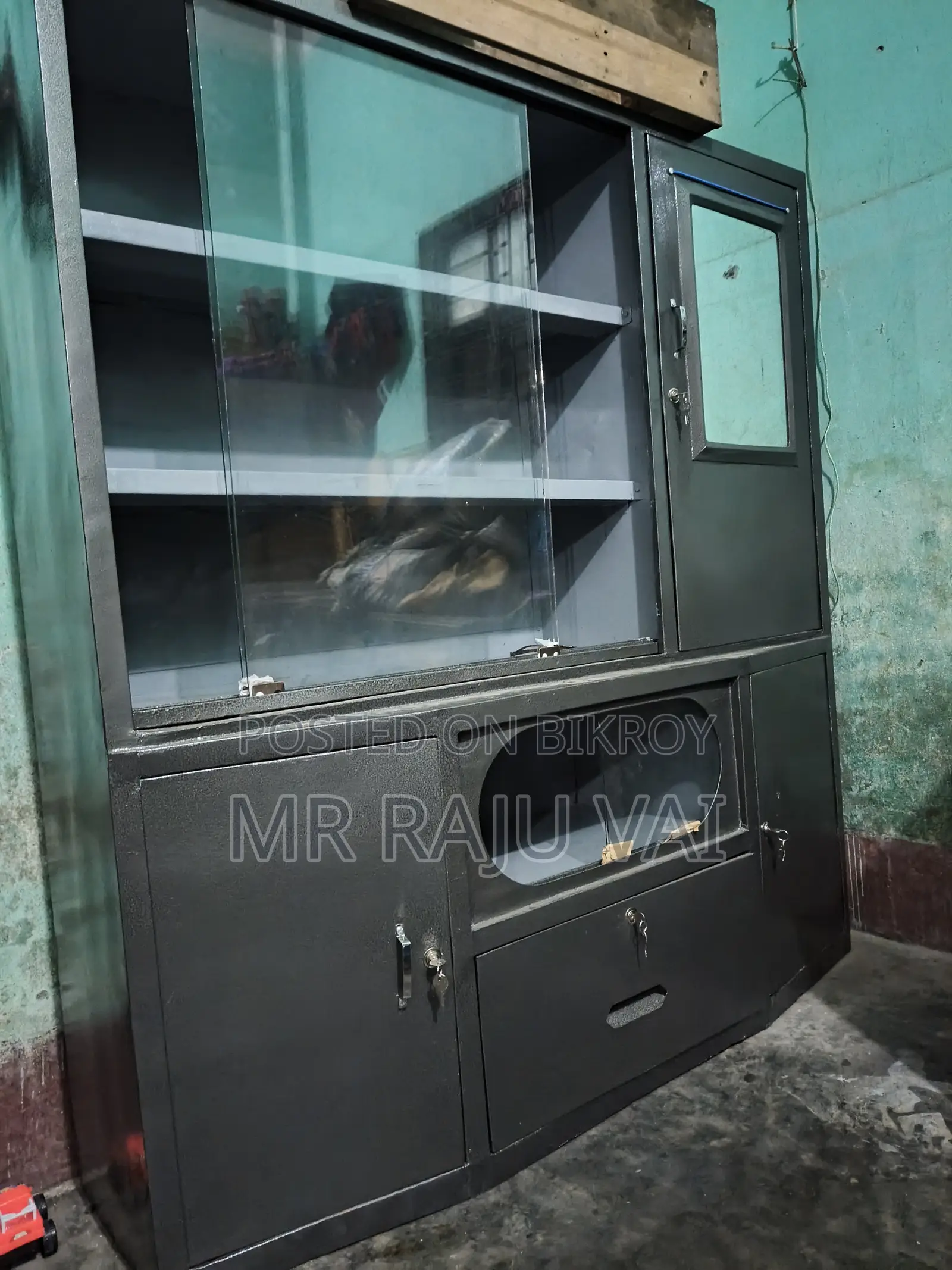 স্টিল শোকেস