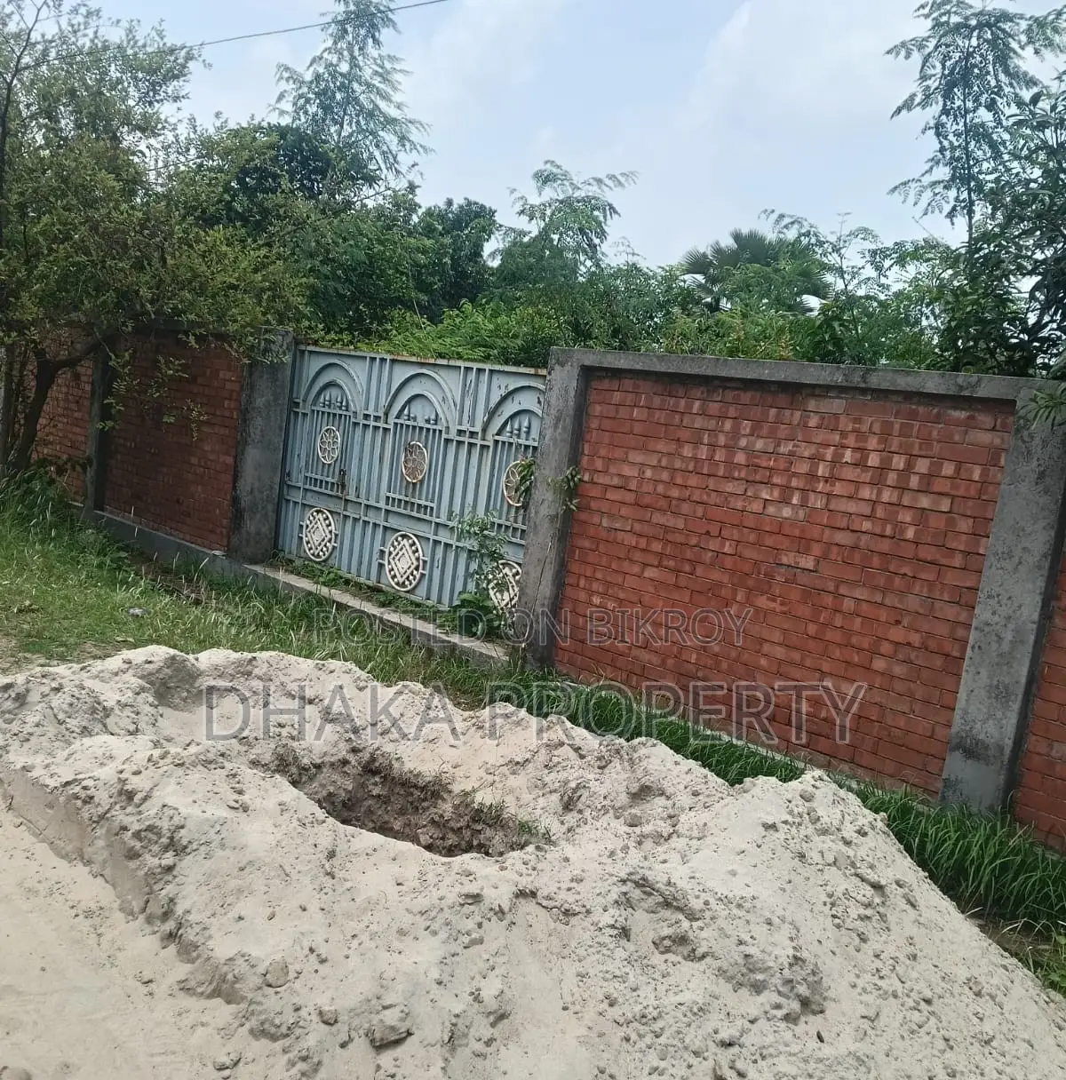 30ft Road 5 Katha Park South at Sector-11