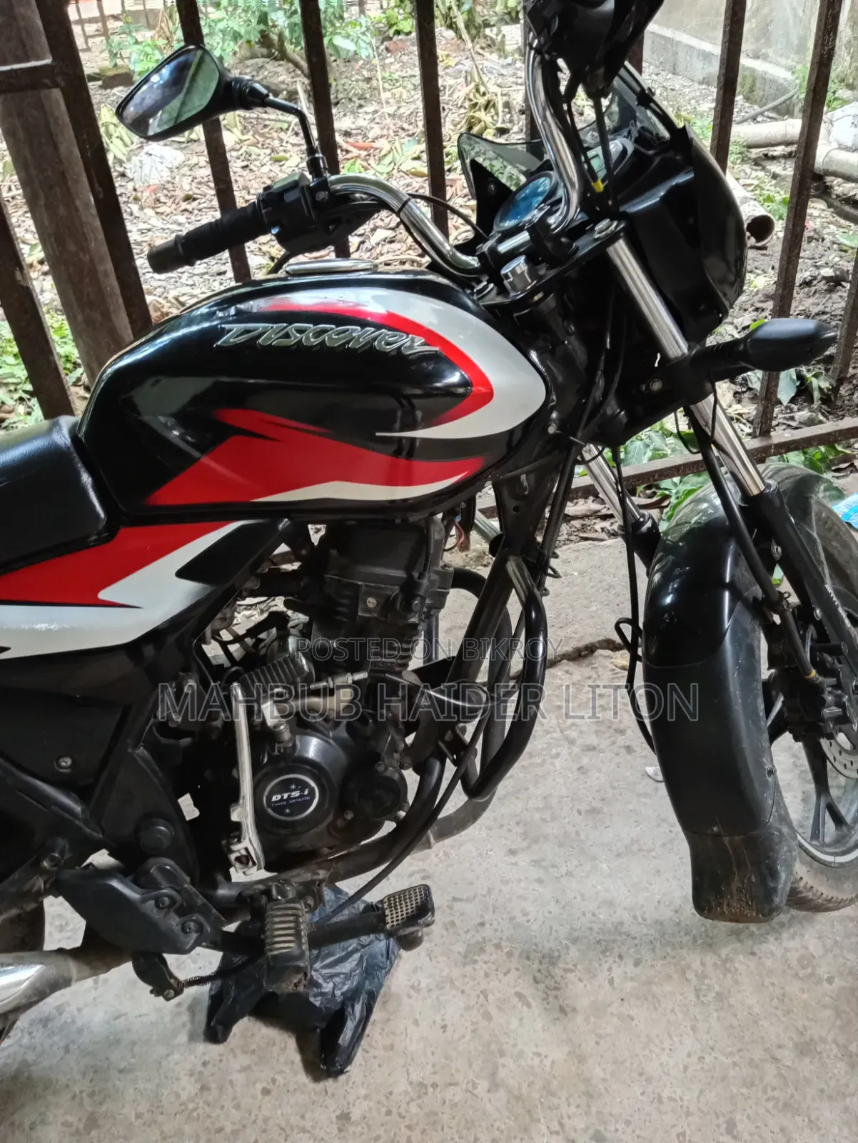 বাজাজ ডিসকভার ১১০ ২০২৫ কালো