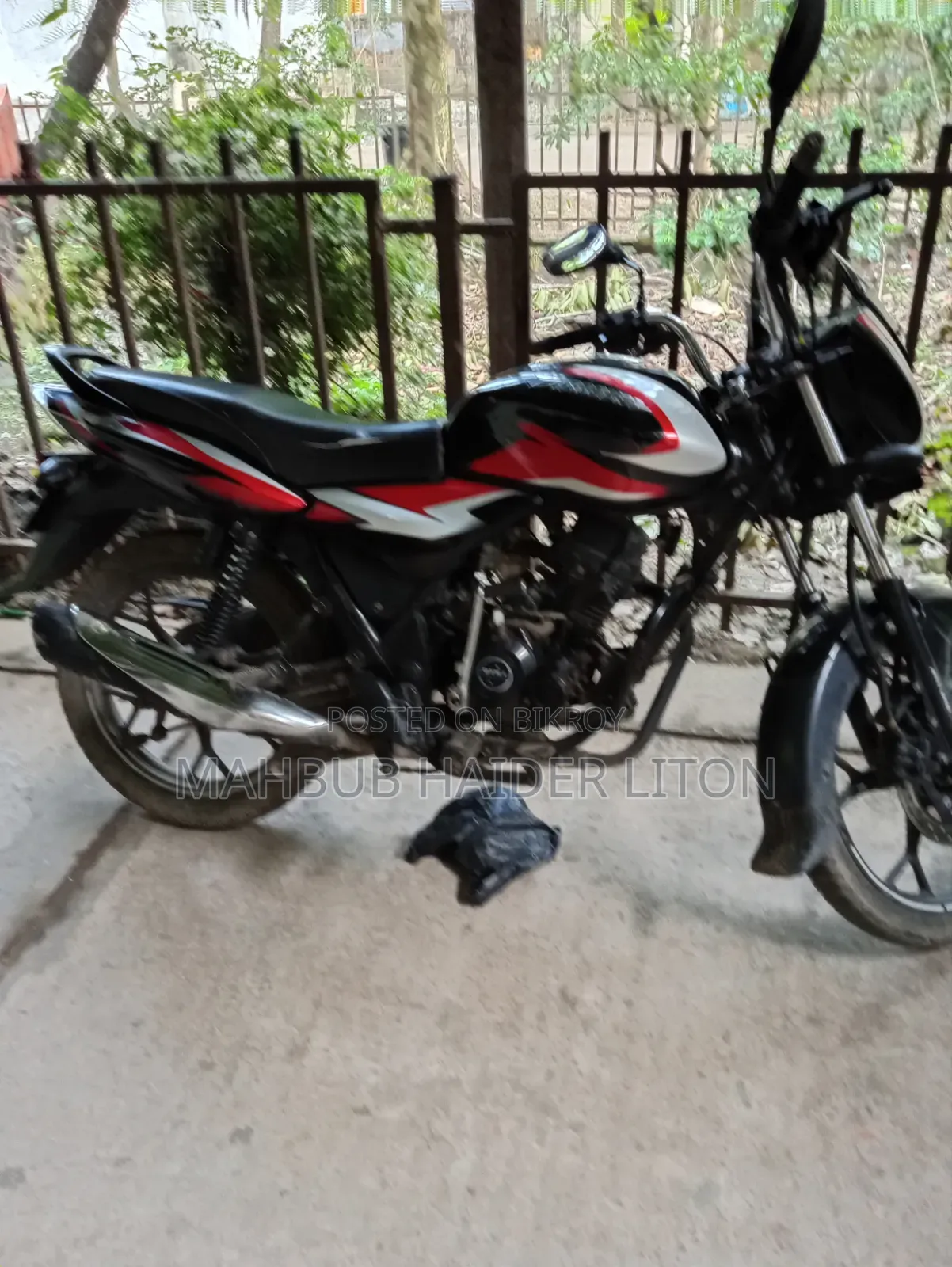 বাজাজ ডিসকভার ১১০ ২০২৫ কালো