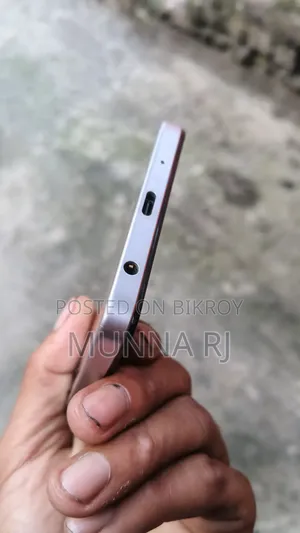 Vivo Y04 128 GB Gold