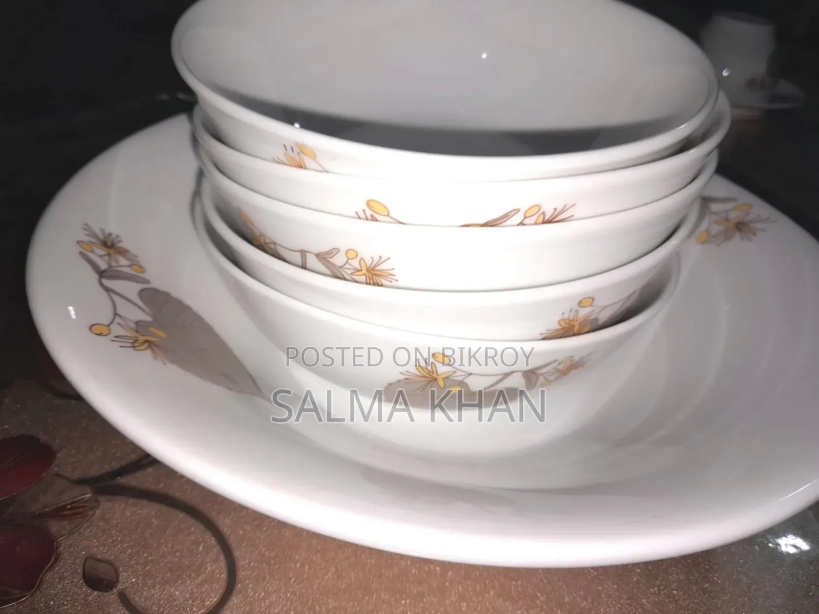 ছয়টা ফুল প্লেট ছয়টা হাফ প্লেট পাঁচটা সুপার বাটি পাঁচটা কাপ