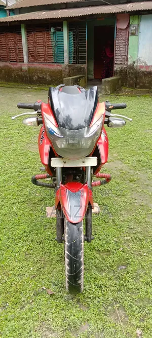 টিভিএস অ্যাপাচি আরটিআর ১৬০ ২ভি ২০১৭ লাল