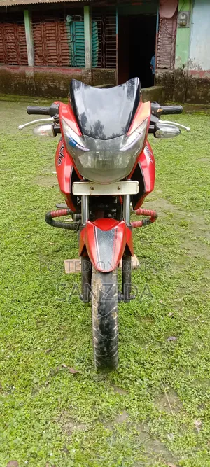 টিভিএস অ্যাপাচি আরটিআর ১৬০ ২ভি ২০১৭ লাল