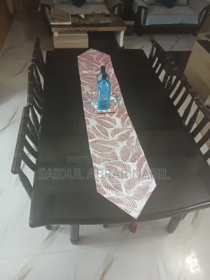 ডাইনিং টেবিল