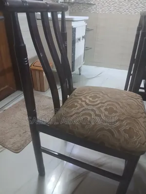 ডাইনিং টেবিল