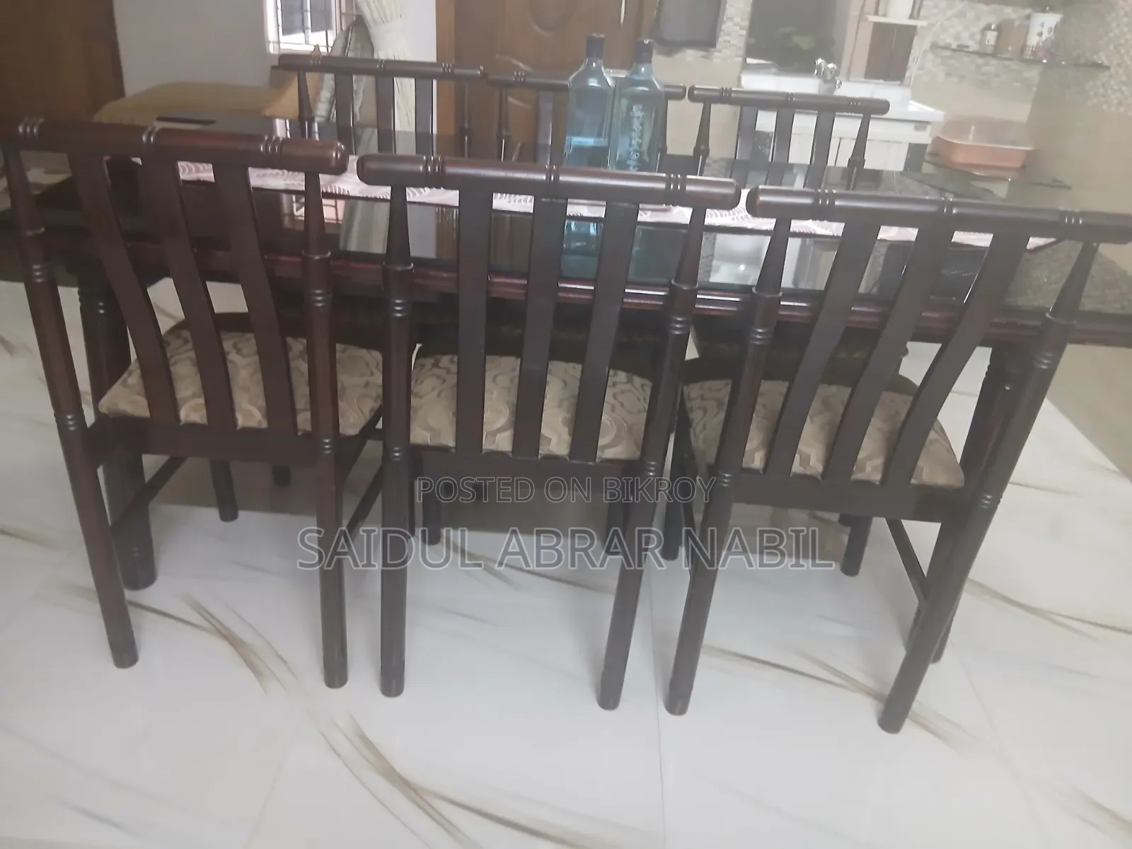 ডাইনিং টেবিল