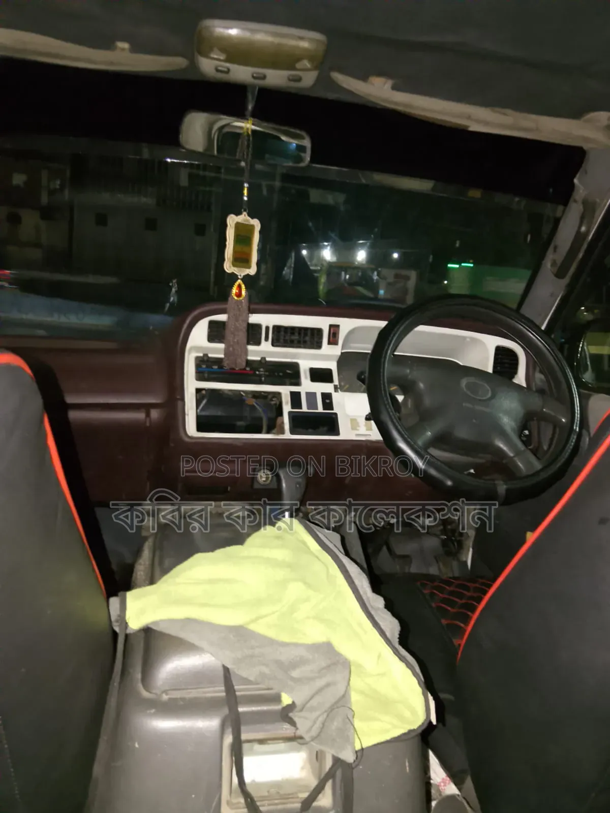 Toyota HiAce Siyaya 2004 White