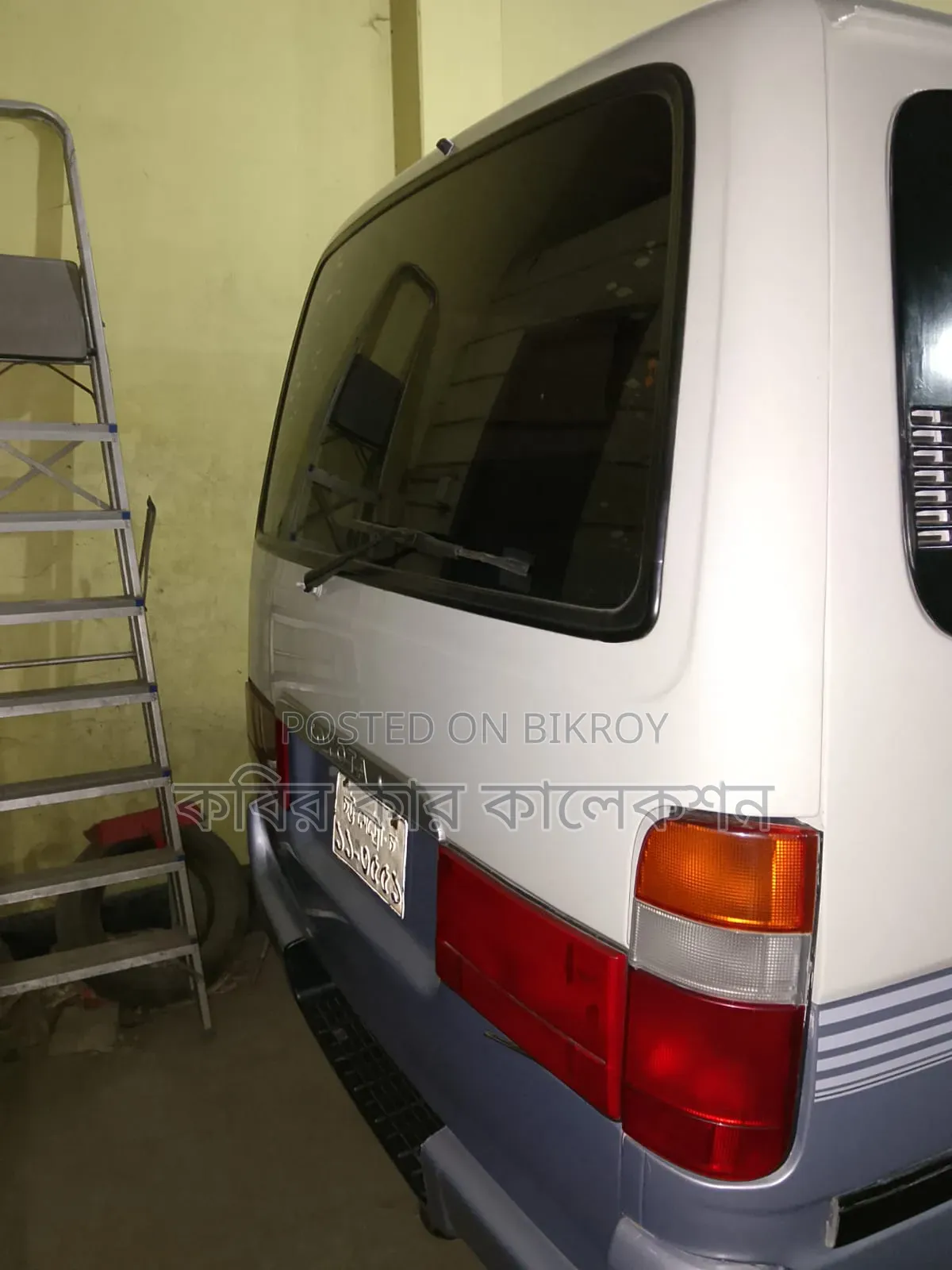 Toyota HiAce Siyaya 2004 White