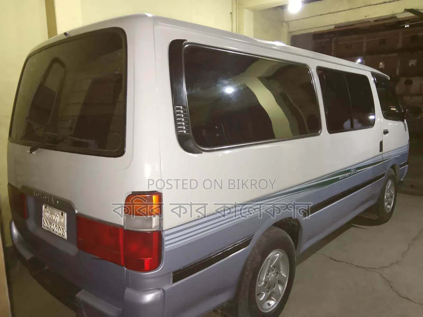 Toyota HiAce Siyaya 2004 White