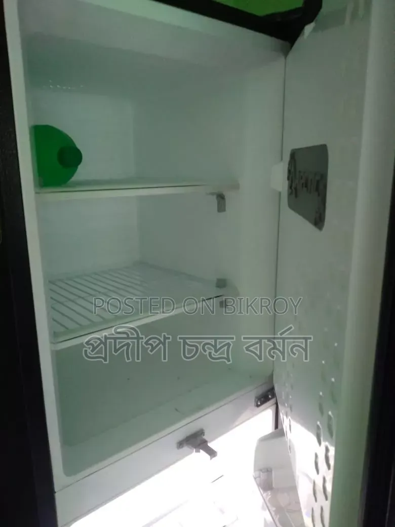 Walton WFB-ZED 220/240L Fridge – 6 Months Used, Excellent Condition