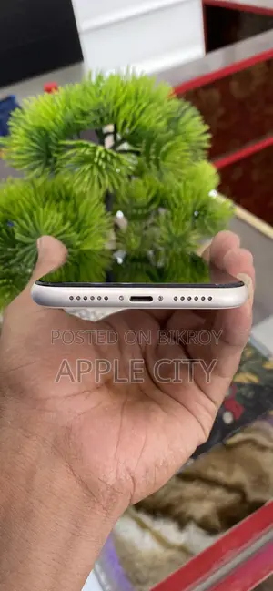 অ্যাপল আইফোন ১১ ১২৮ জিবি সাদা