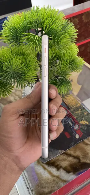 অ্যাপল আইফোন ১১ ১২৮ জিবি সাদা